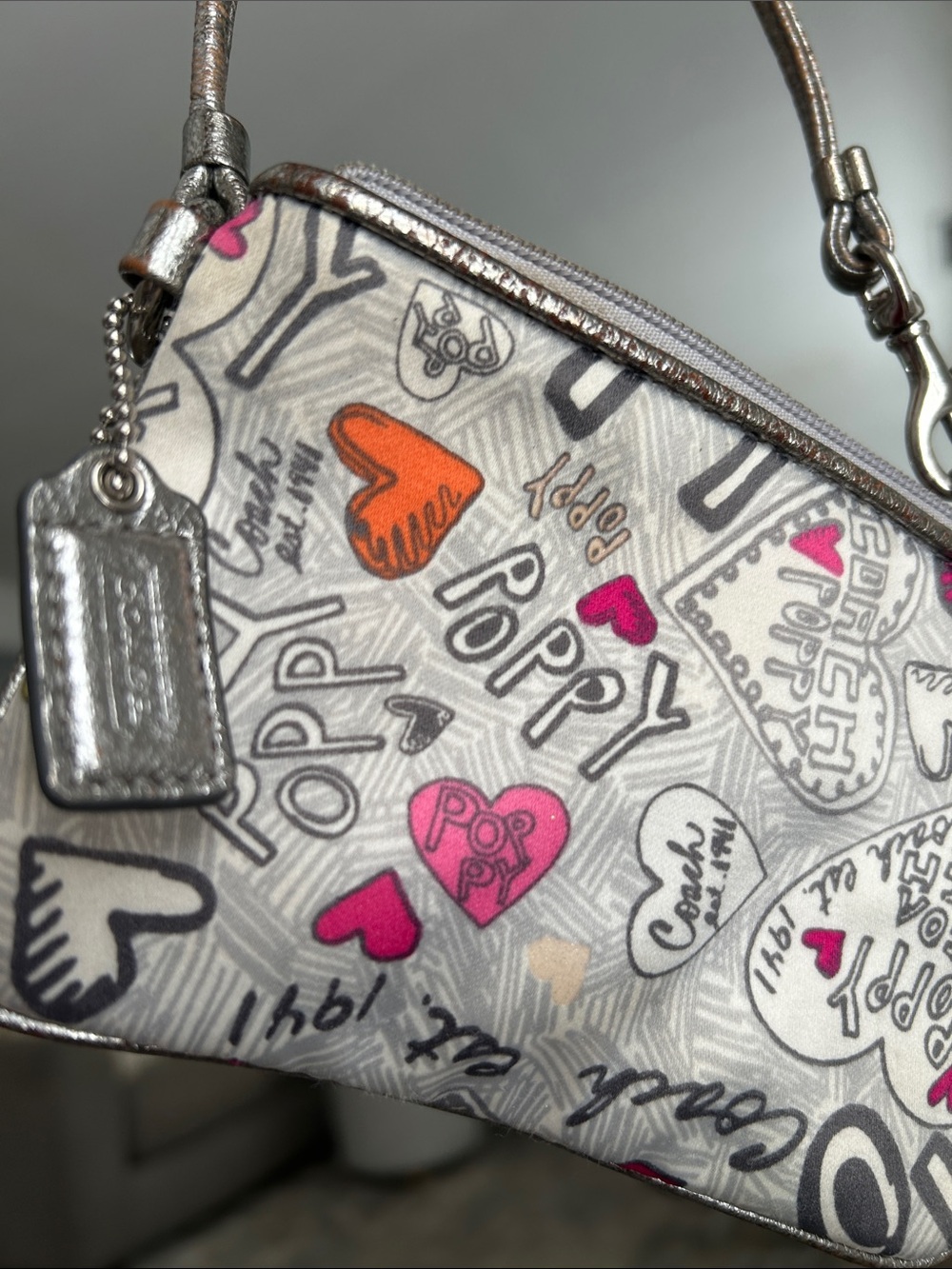 Adorable Poppy Coach Y2K wristlet - Picture 4 of 8